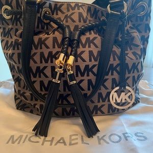 Michael Kors Handbag (like new)